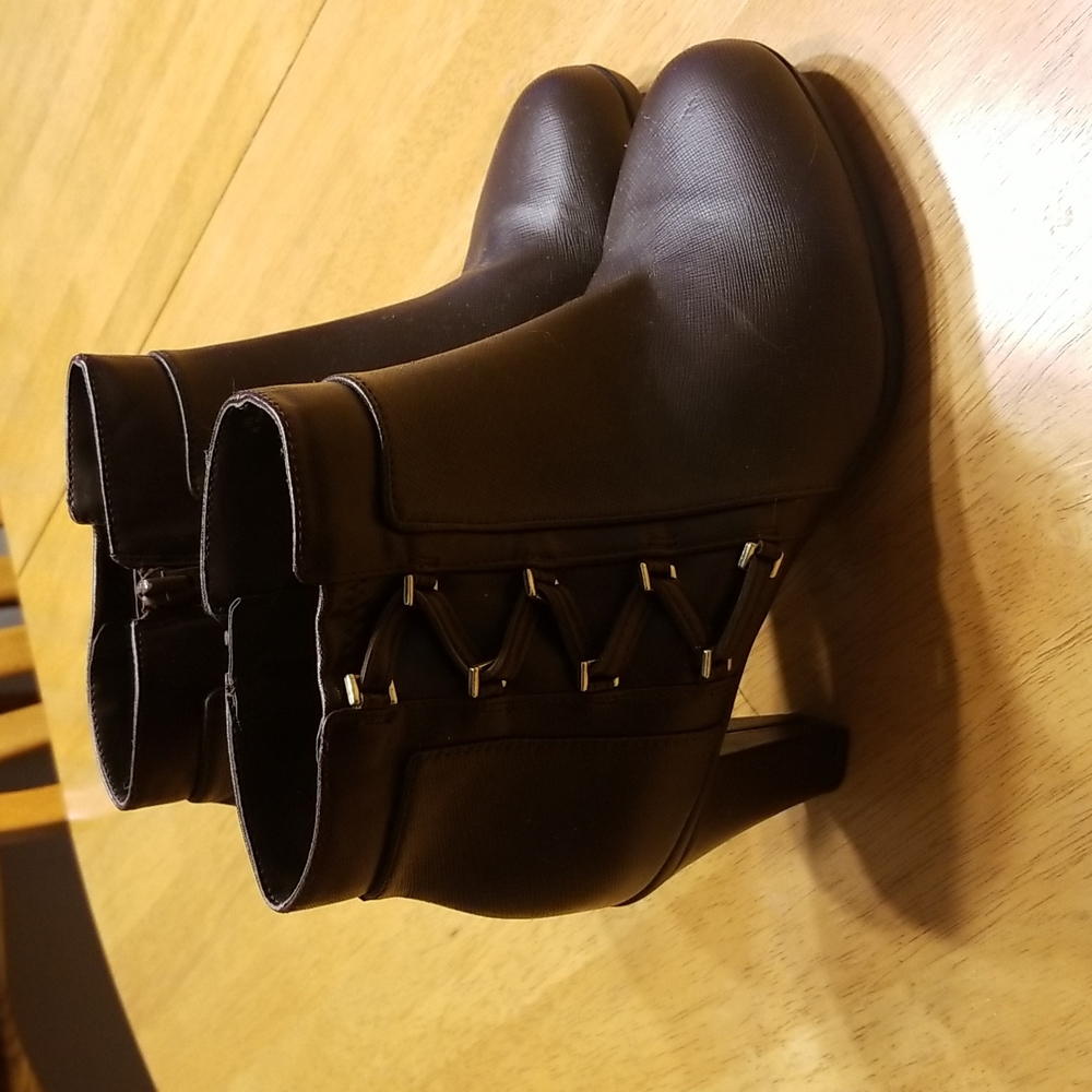 Life Stride laced up ankle heel boot